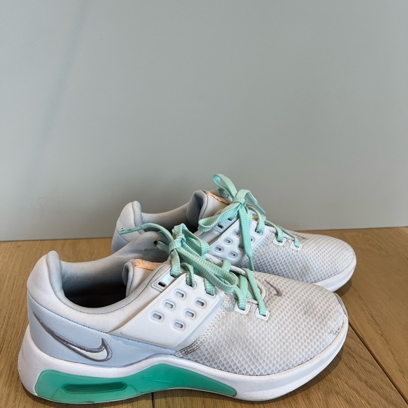 Nike running/training shoes, size 7, women - Picture 6 of 8